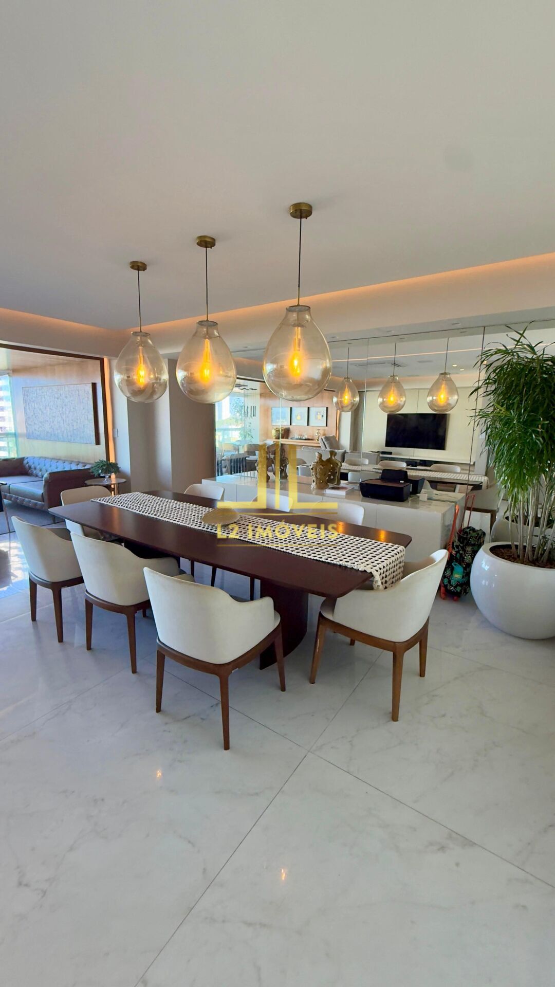 Apartamento à venda com 4 quartos, 210m² - Foto 2