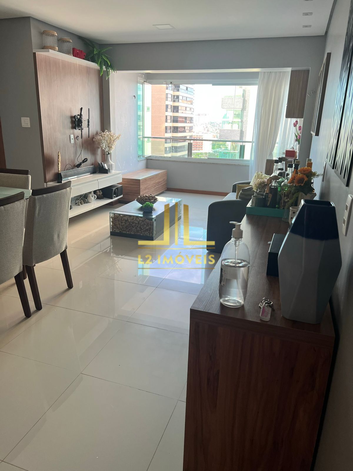 Apartamento à venda com 2 quartos, 79m² - Foto 2