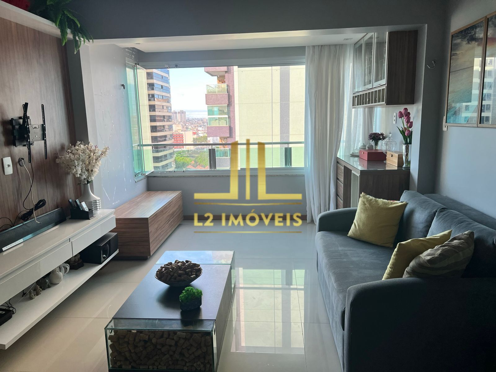Apartamento à venda com 2 quartos, 79m² - Foto 1