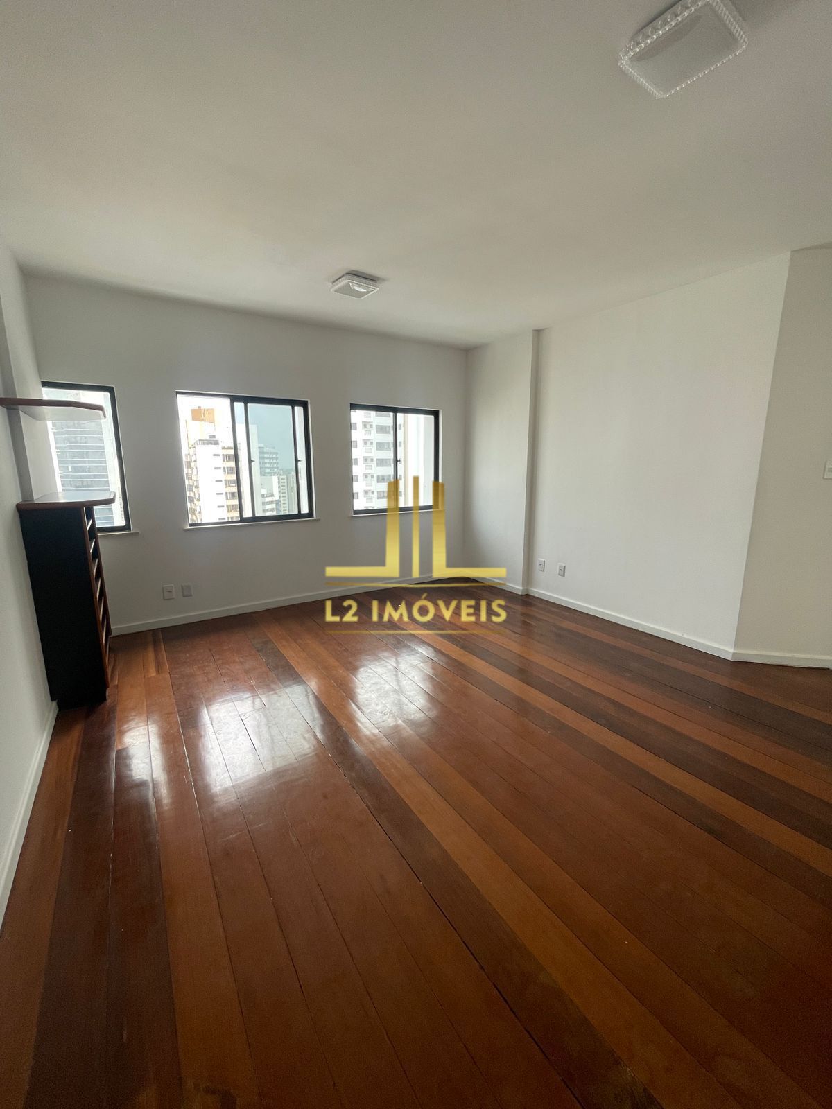 Apartamento à venda com 3 quartos, 120m² - Foto 2