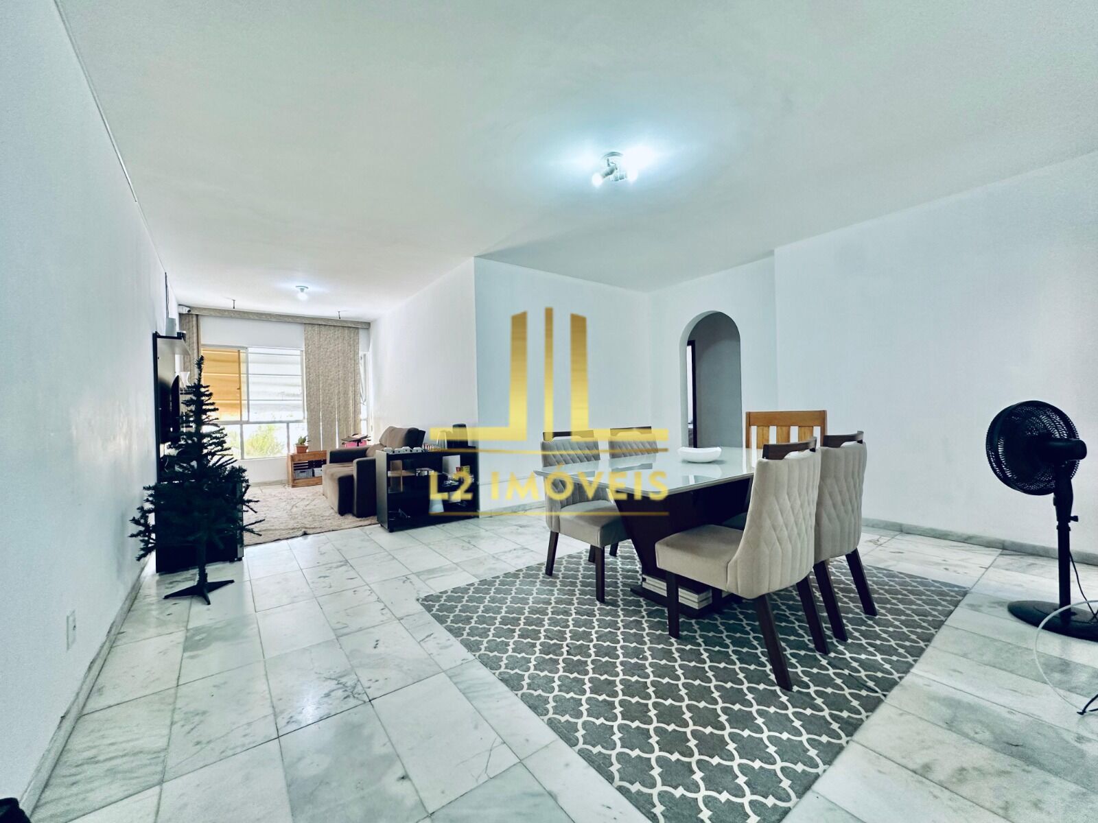 Apartamento à venda com 3 quartos, 135m² - Foto 2