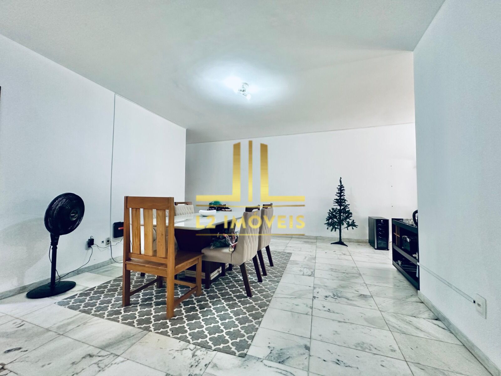 Apartamento à venda com 3 quartos, 135m² - Foto 3