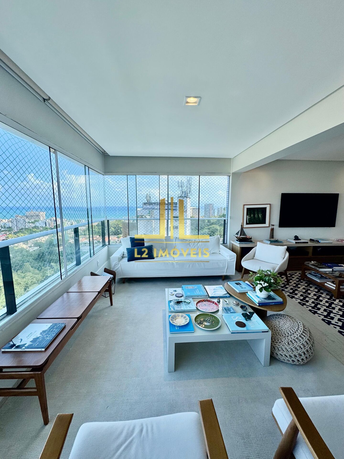 Apartamento à venda com 3 quartos, 183m² - Foto 2