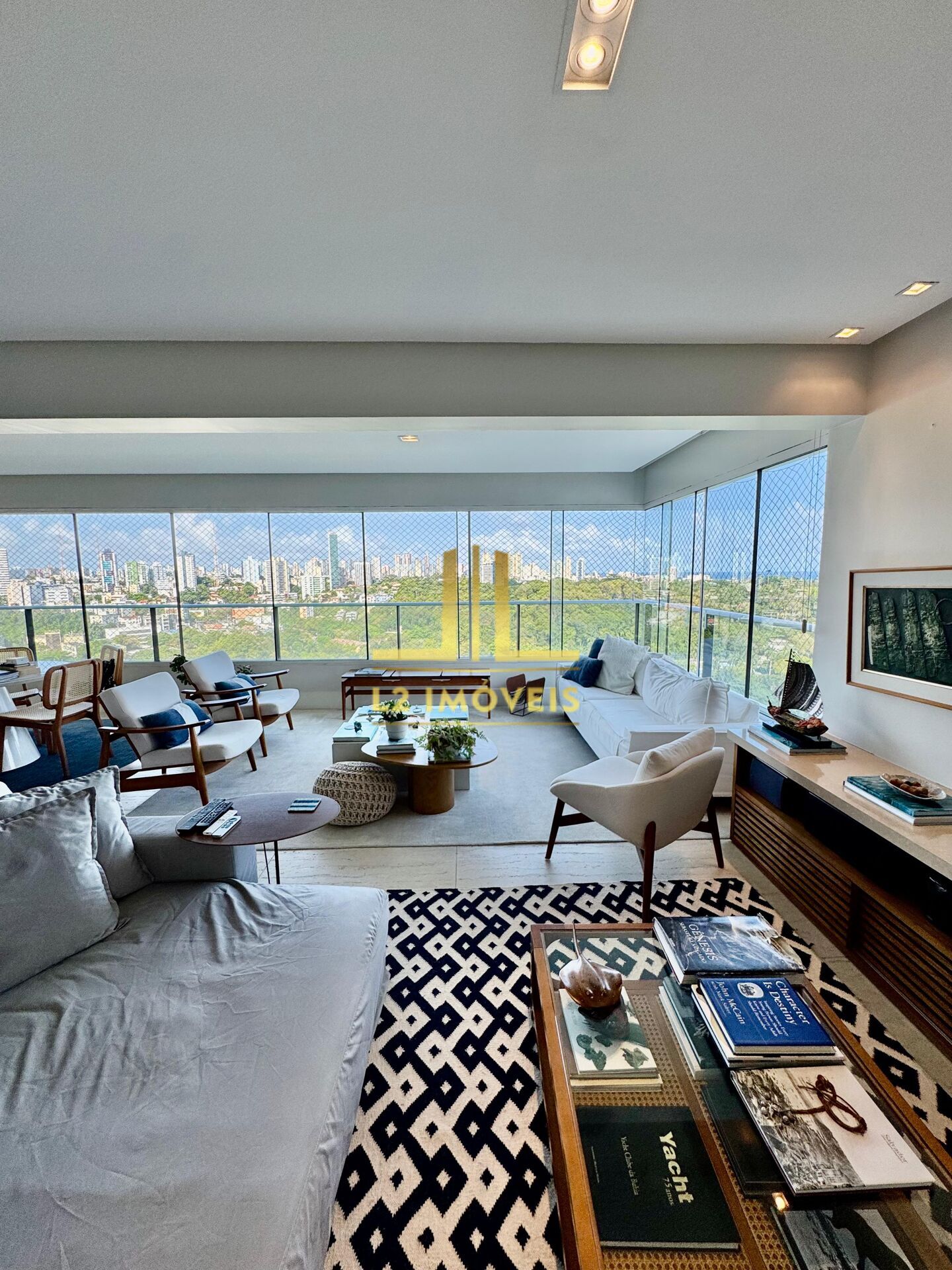 Apartamento à venda com 3 quartos, 183m² - Foto 3