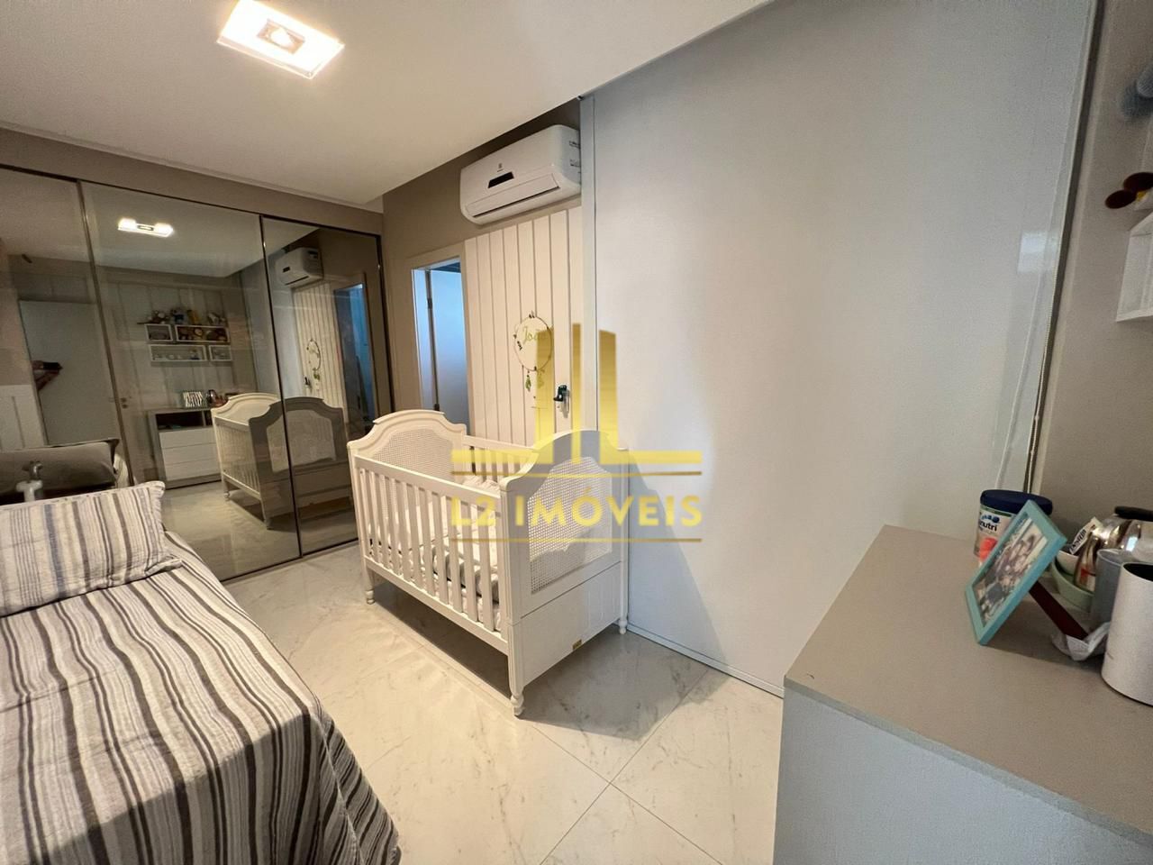 Apartamento à venda com 4 quartos, 210m² - Foto 12