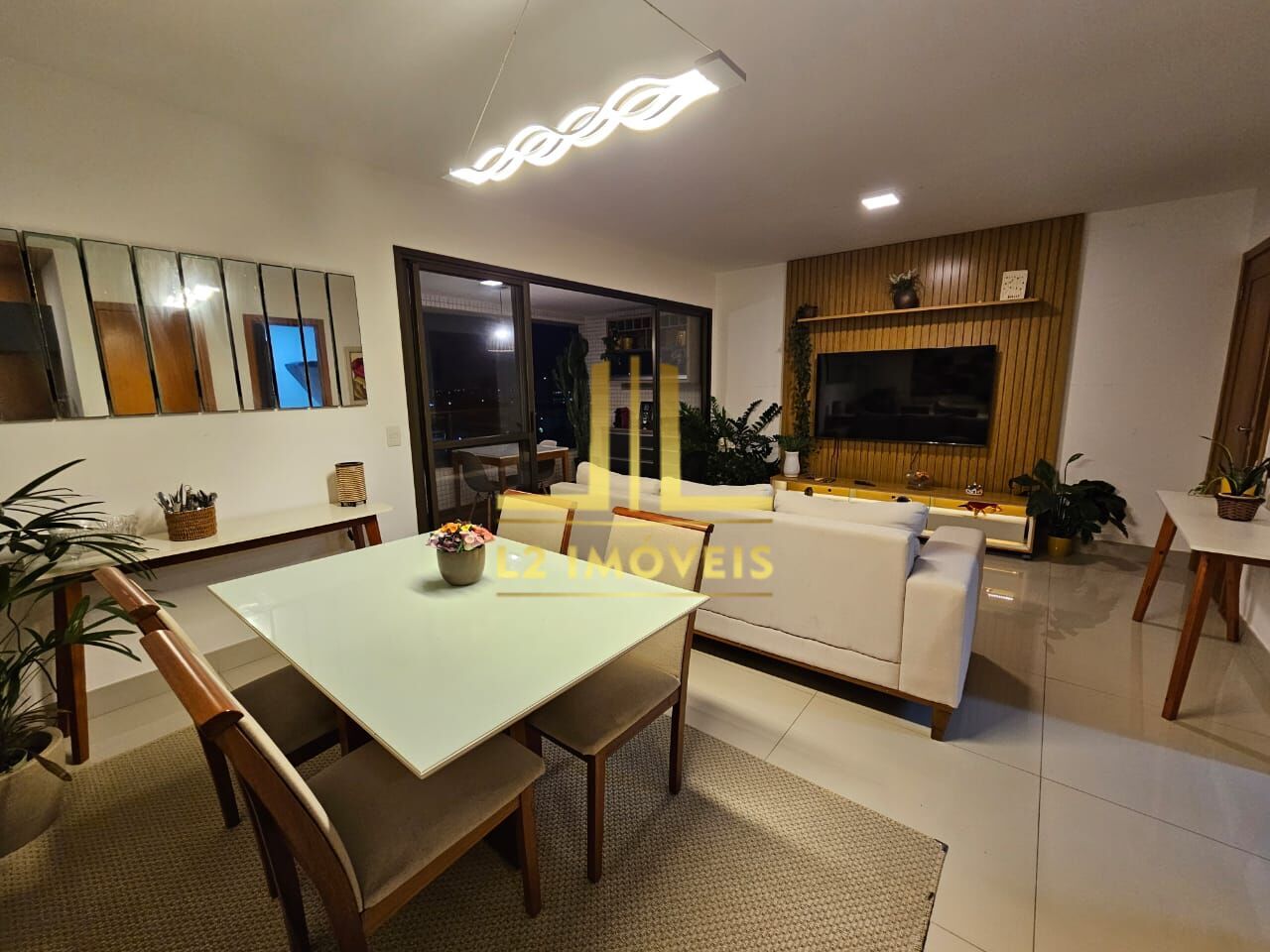 Apartamento à venda com 3 quartos, 115m² - Foto 2