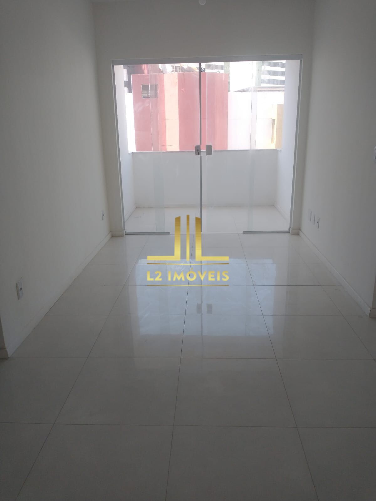 Apartamento à venda com 2 quartos, 70m² - Foto 1