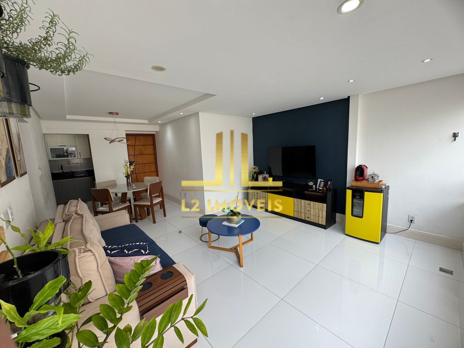 Apartamento à venda com 2 quartos, 85m² - Foto 2