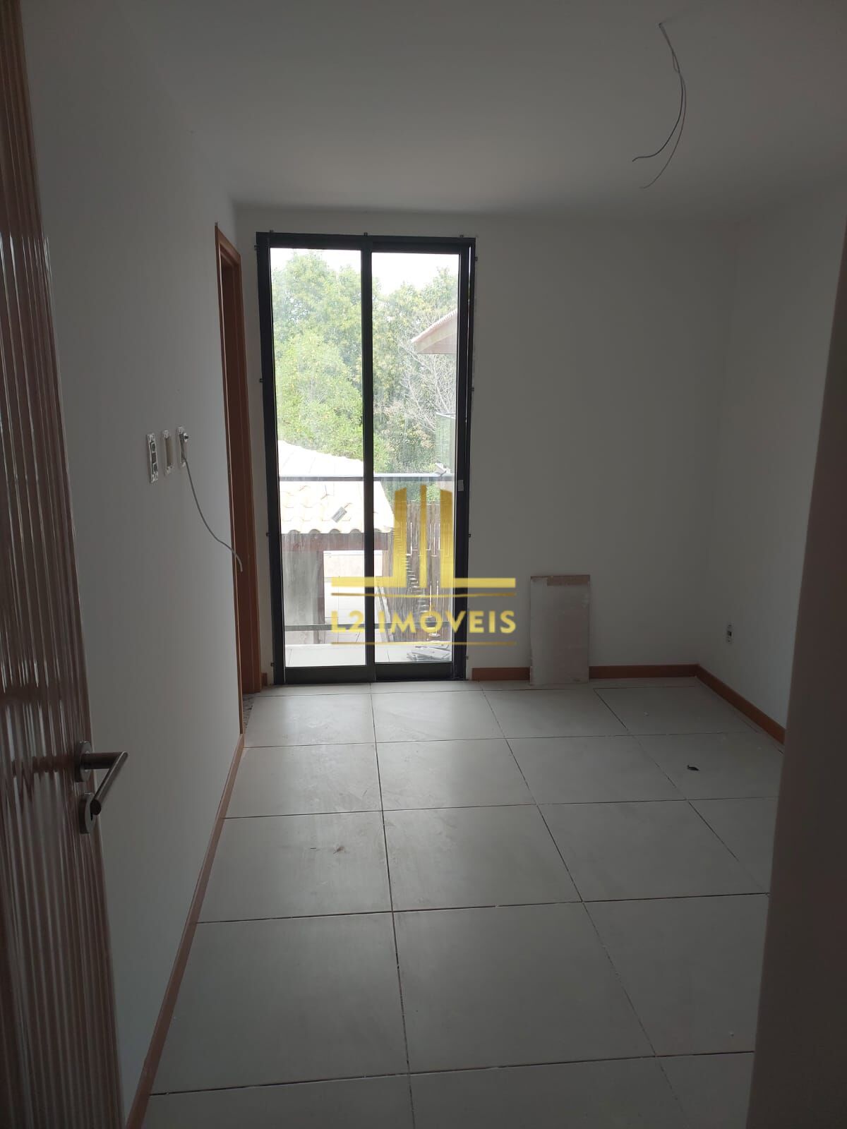 Casa à venda com 2 quartos, 68m² - Foto 2