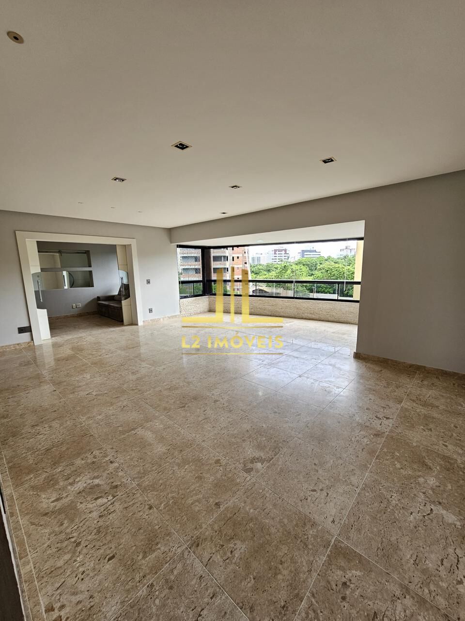 Apartamento à venda com 3 quartos, 193m² - Foto 2