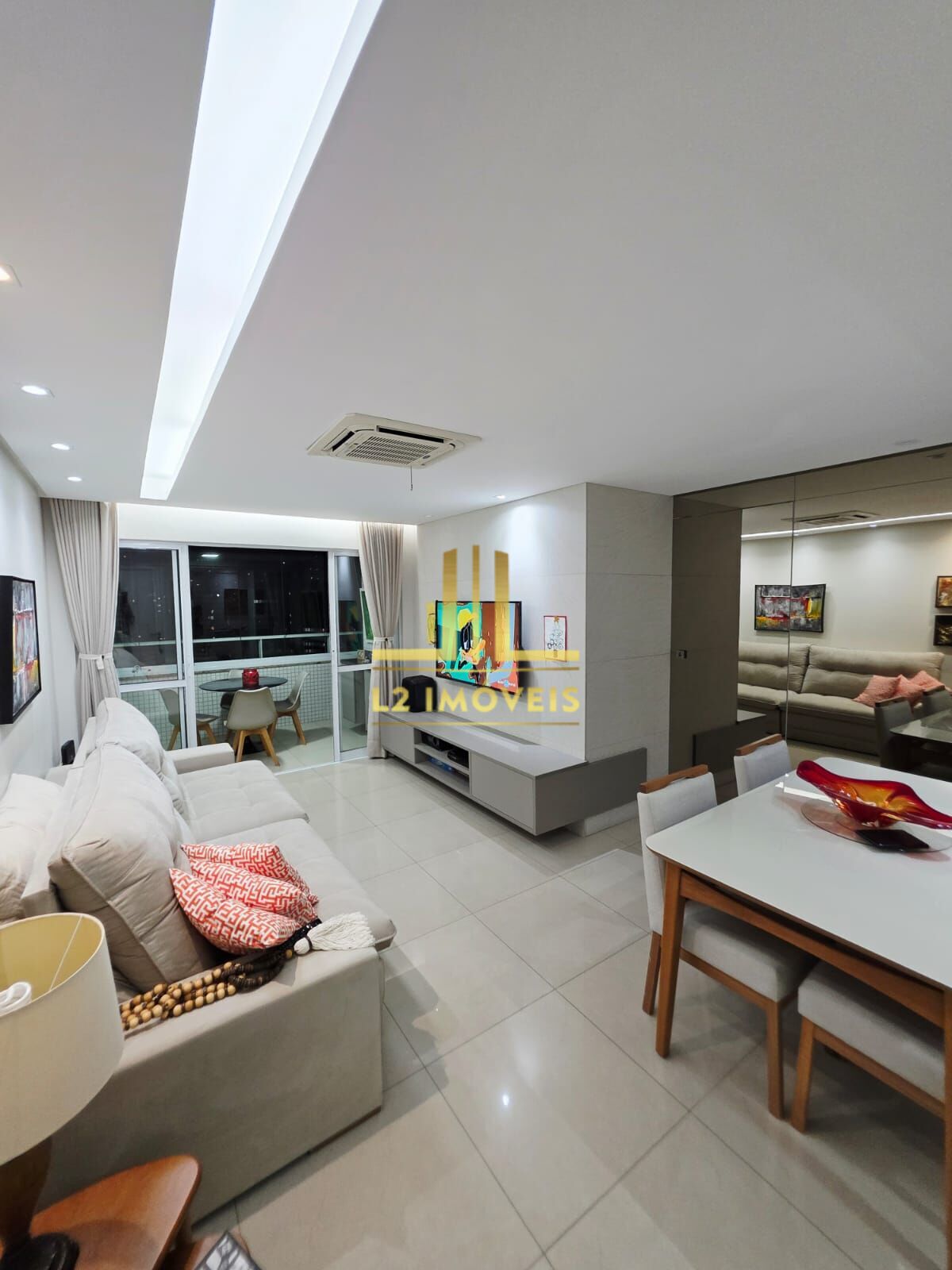 Apartamento à venda com 3 quartos, 87m² - Foto 1