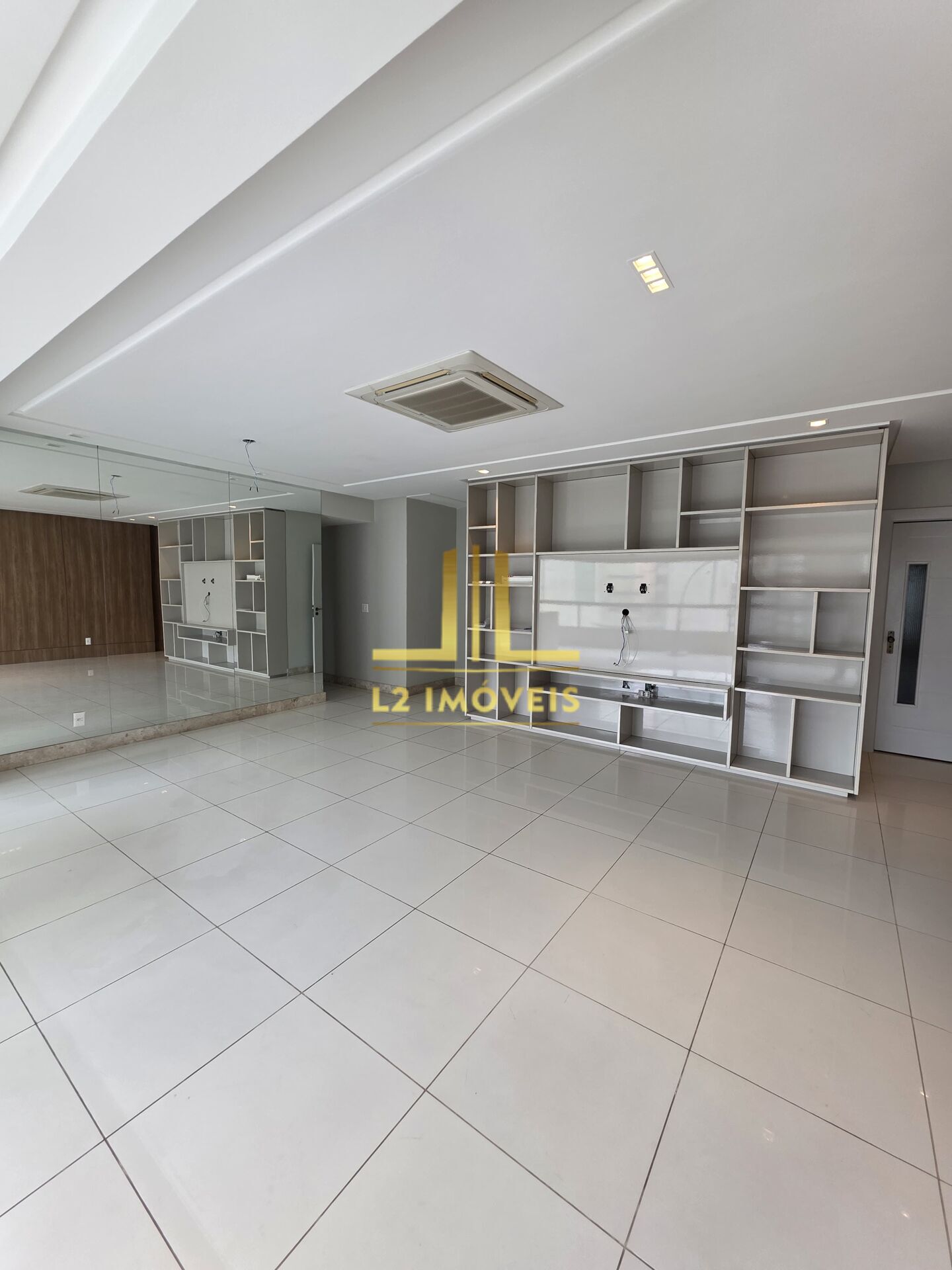Apartamento à venda com 3 quartos, 185m² - Foto 3