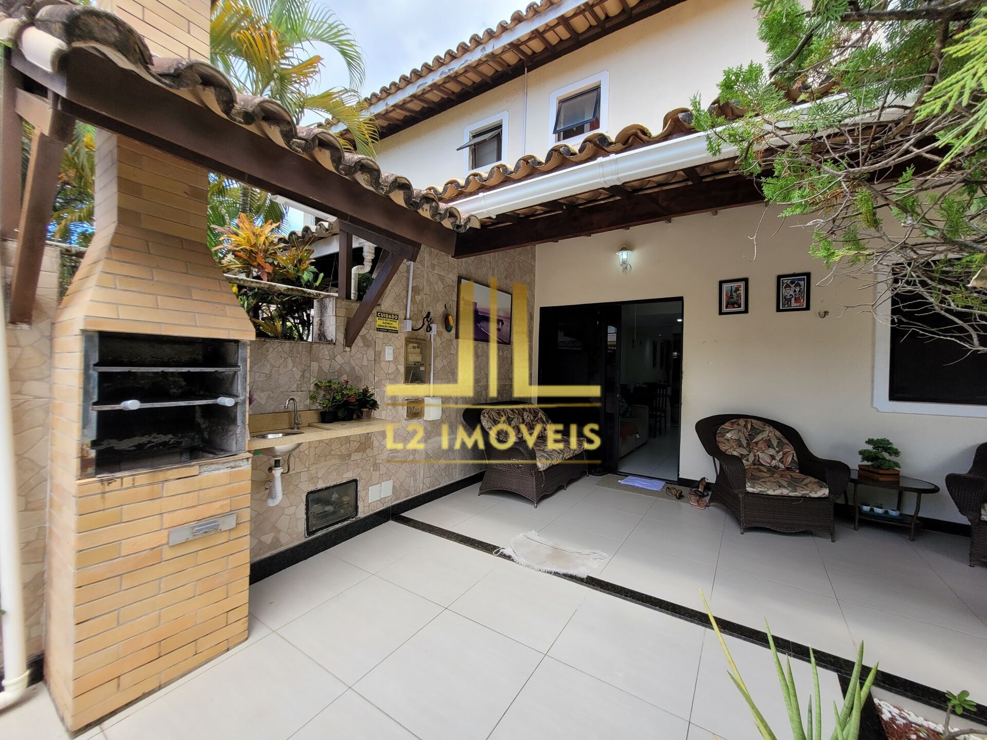 Casa à venda com 4 quartos, 160m² - Foto 2