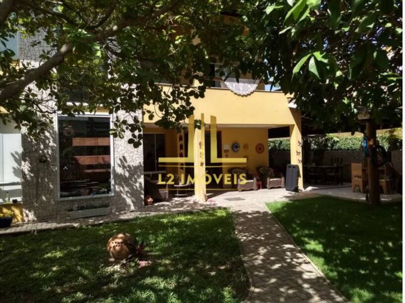 Casa à venda com 6 quartos, 600m² - Foto 2