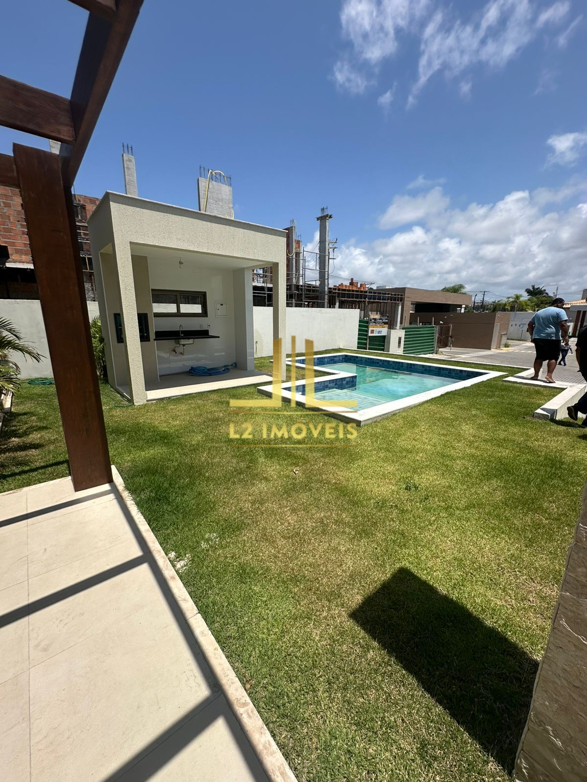 Casa à venda com 4 quartos, 245m² - Foto 2
