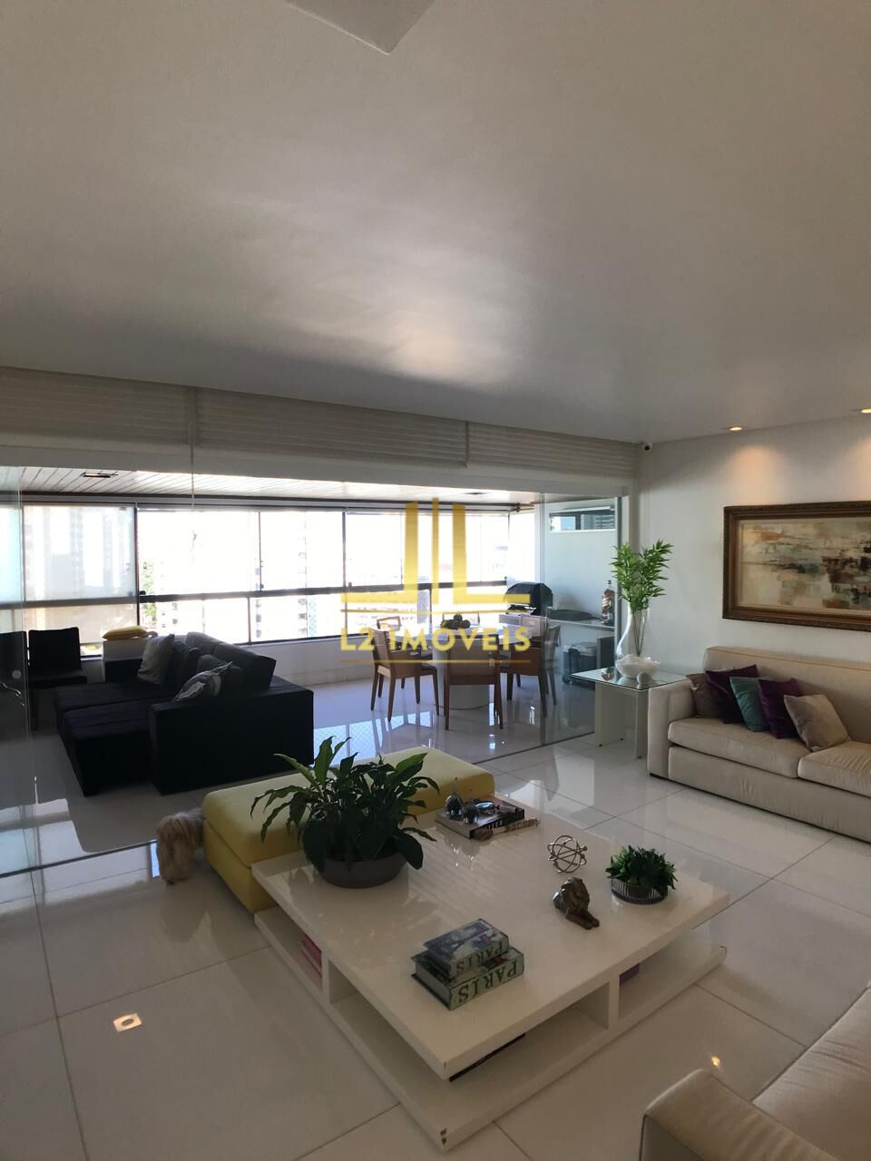 Apartamento à venda com 4 quartos, 196m² - Foto 1