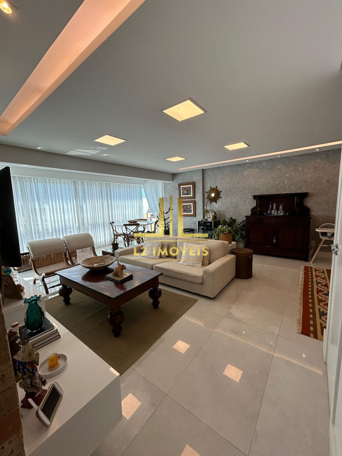 Apartamento à venda com 3 quartos, 110m² - Foto 1