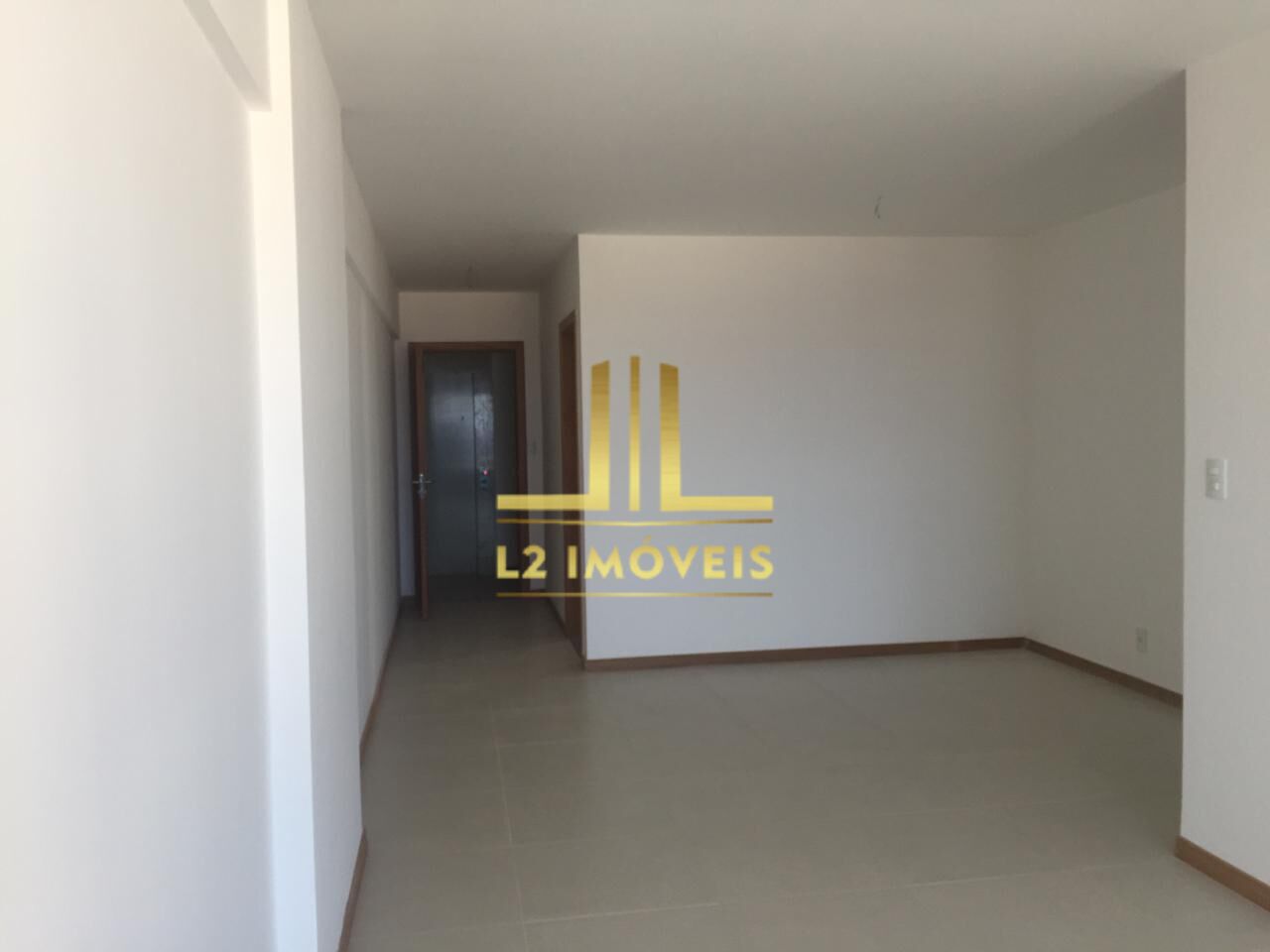 Apartamento à venda com 3 quartos, 118m² - Foto 2