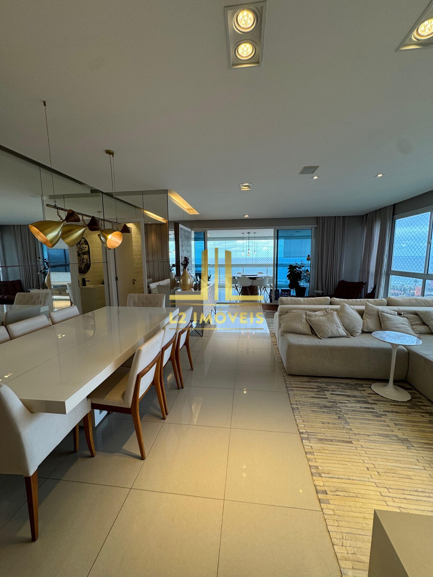 Apartamento à venda com 3 quartos, 155m² - Foto 2