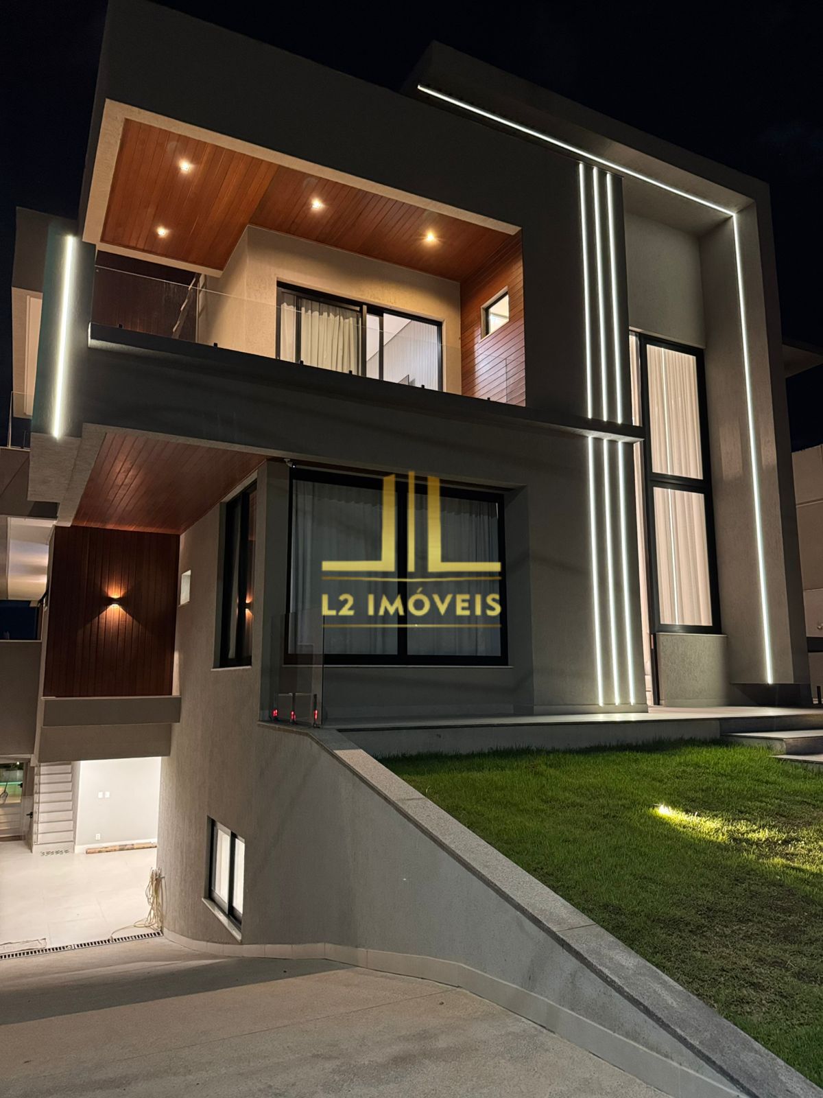 Casa à venda com 4 quartos, 580m² - Foto 1