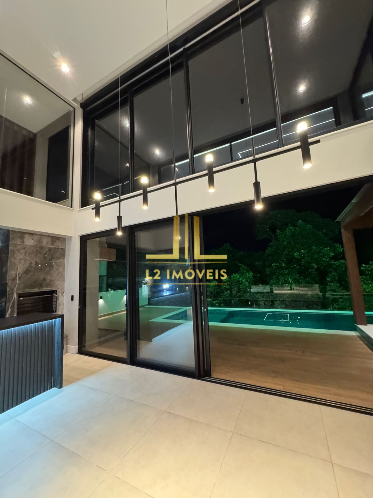 Casa à venda com 4 quartos, 580m² - Foto 2