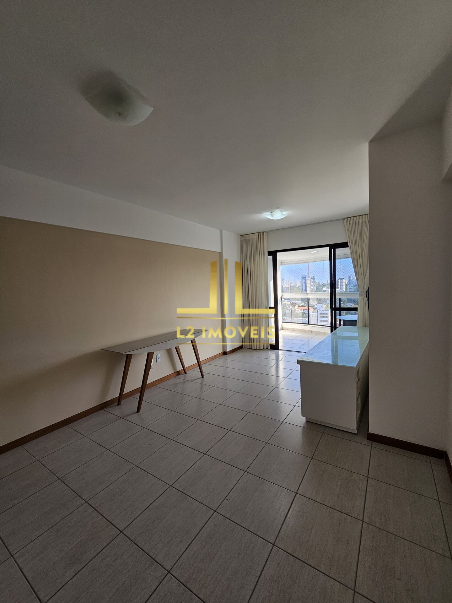 Apartamento à venda com 3 quartos, 107m² - Foto 2