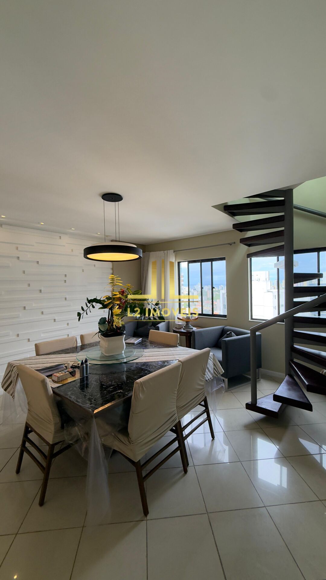 Cobertura à venda com 2 quartos, 200m² - Foto 2