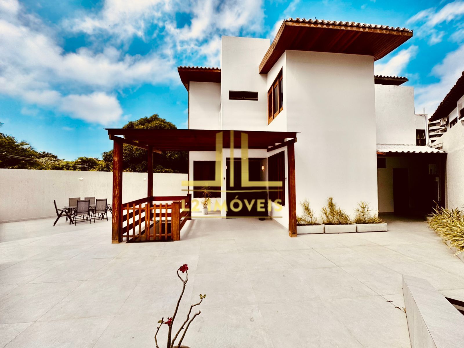 Casa à venda com 4 quartos, 310m² - Foto 2
