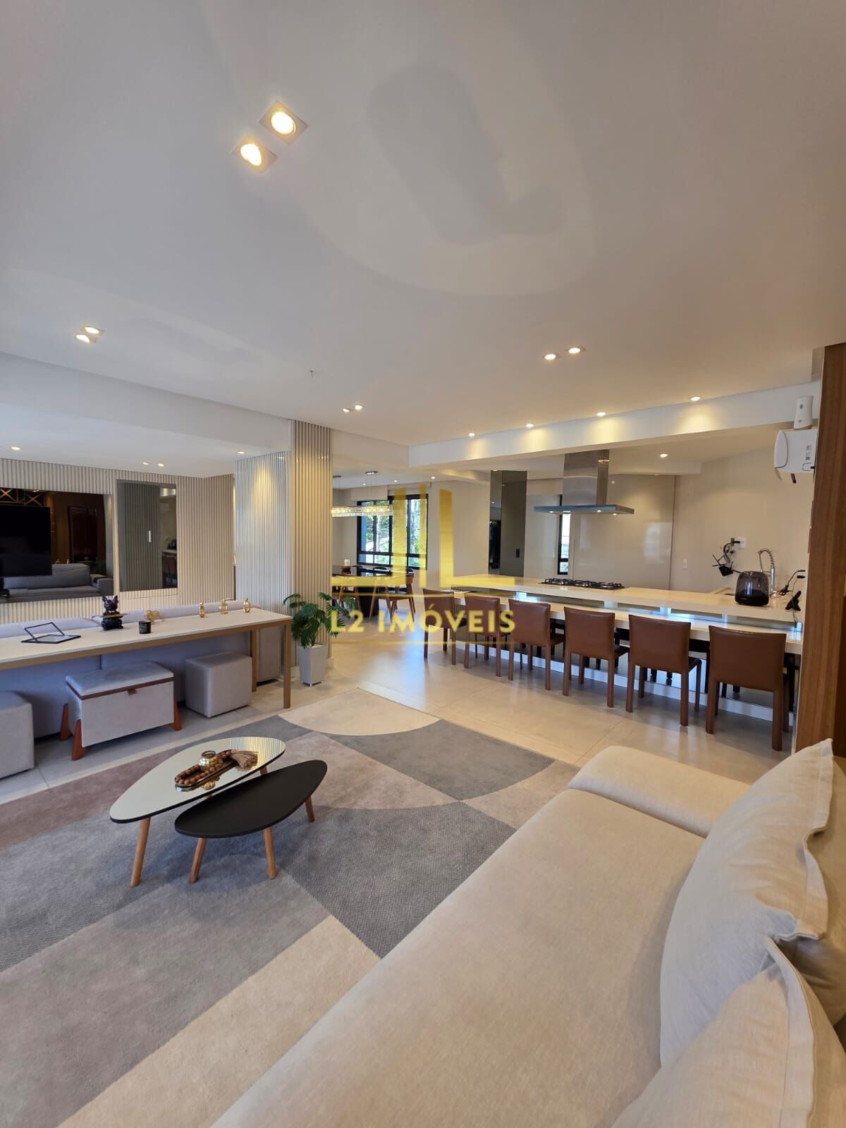 Apartamento à venda com 4 quartos, 250m² - Foto 1
