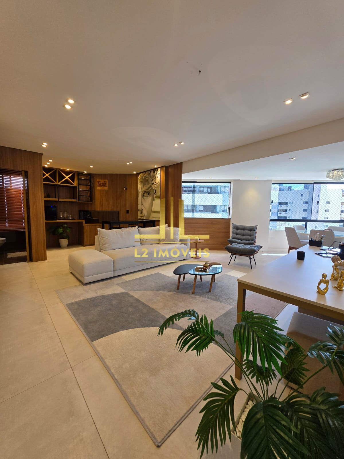 Apartamento à venda com 4 quartos, 250m² - Foto 2