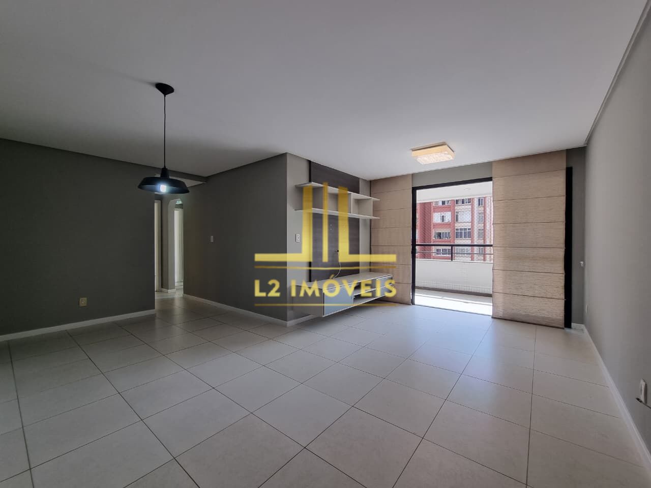 Apartamento à venda com 3 quartos, 95m² - Foto 1