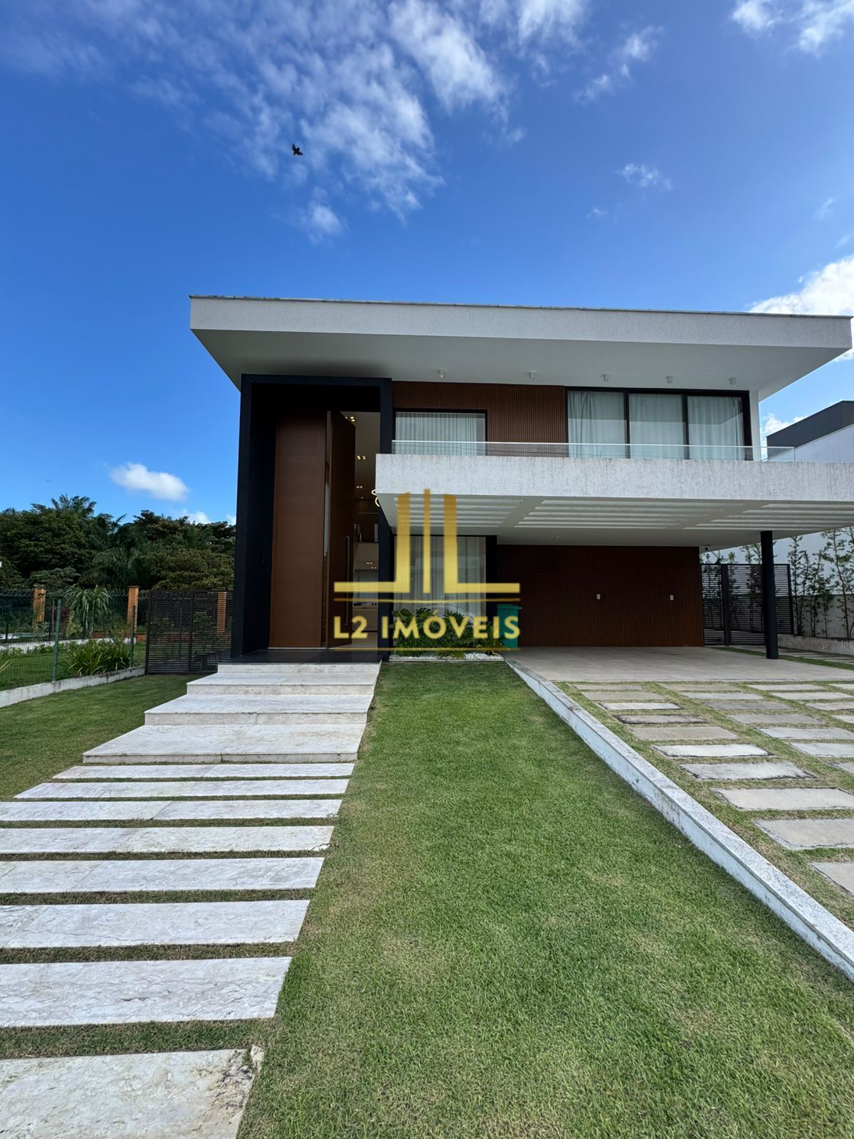 Casa à venda com 4 quartos, 335m² - Foto 1