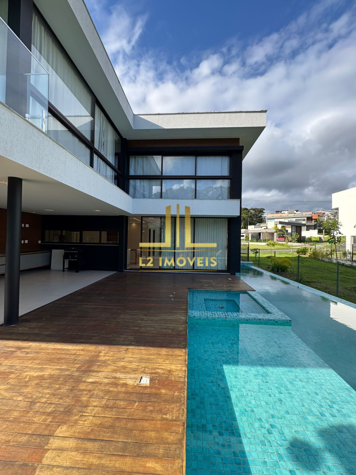Casa à venda com 4 quartos, 335m² - Foto 3