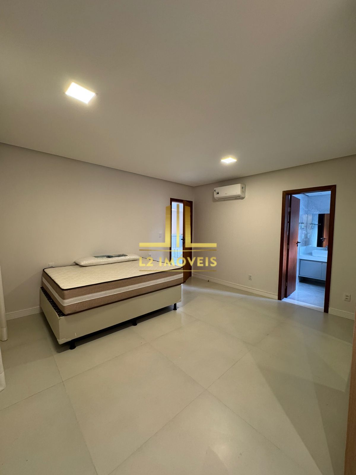 Casa à venda com 4 quartos, 335m² - Foto 22