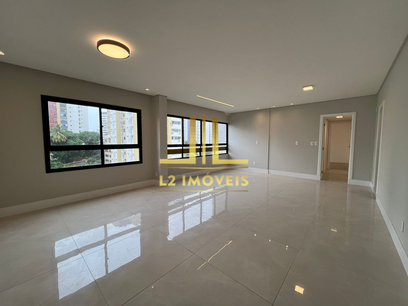 Apartamento à venda com 3 quartos, 118m² - Foto 1