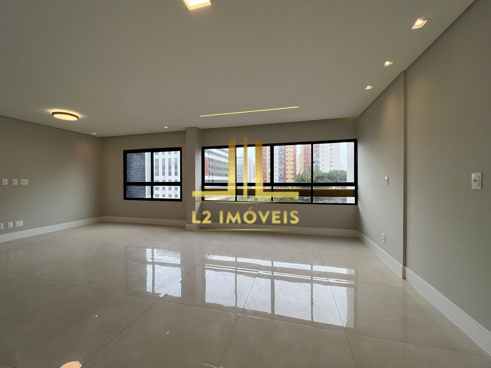 Apartamento à venda com 3 quartos, 118m² - Foto 3