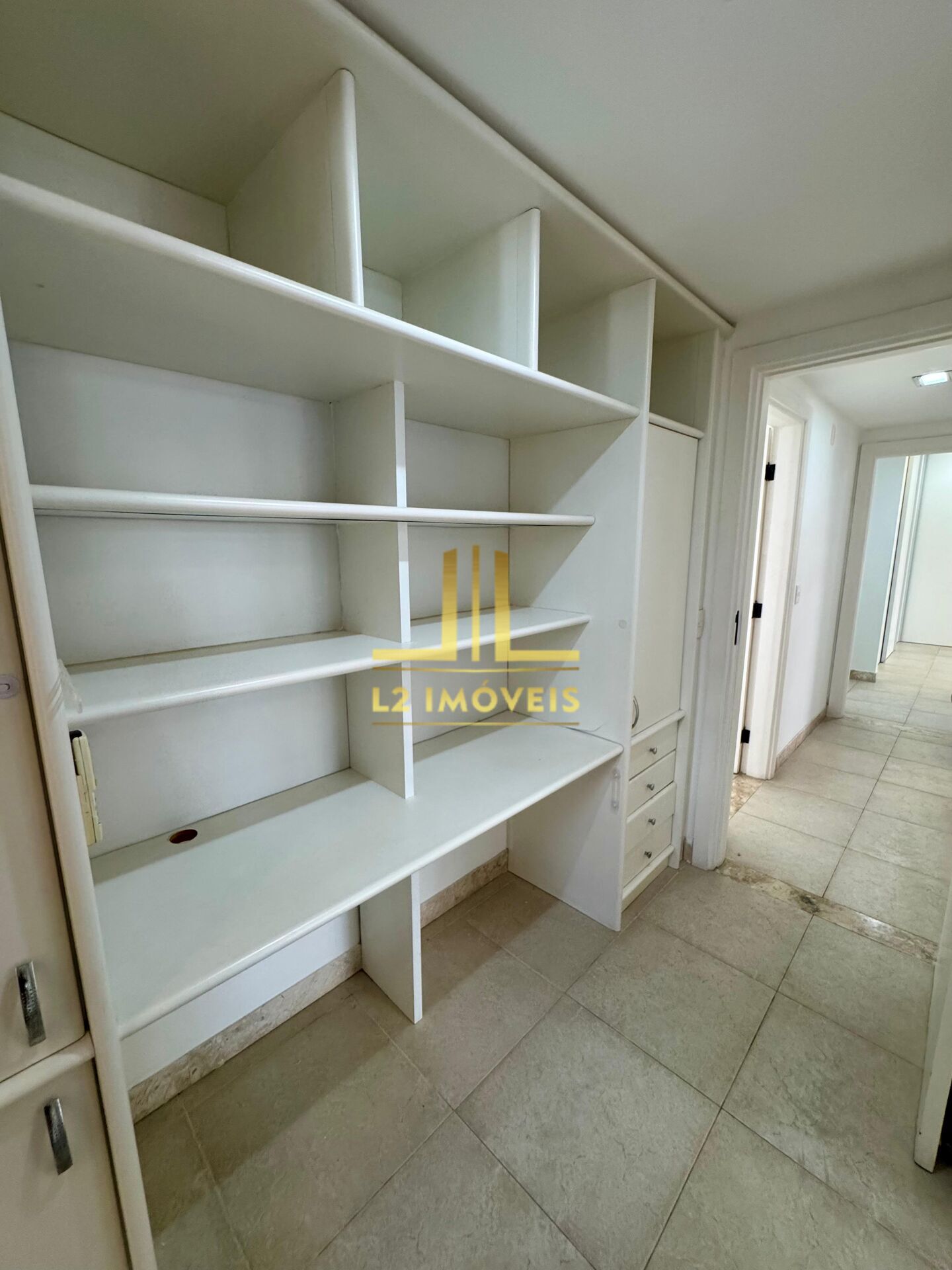 Apartamento à venda com 4 quartos, 234m² - Foto 12