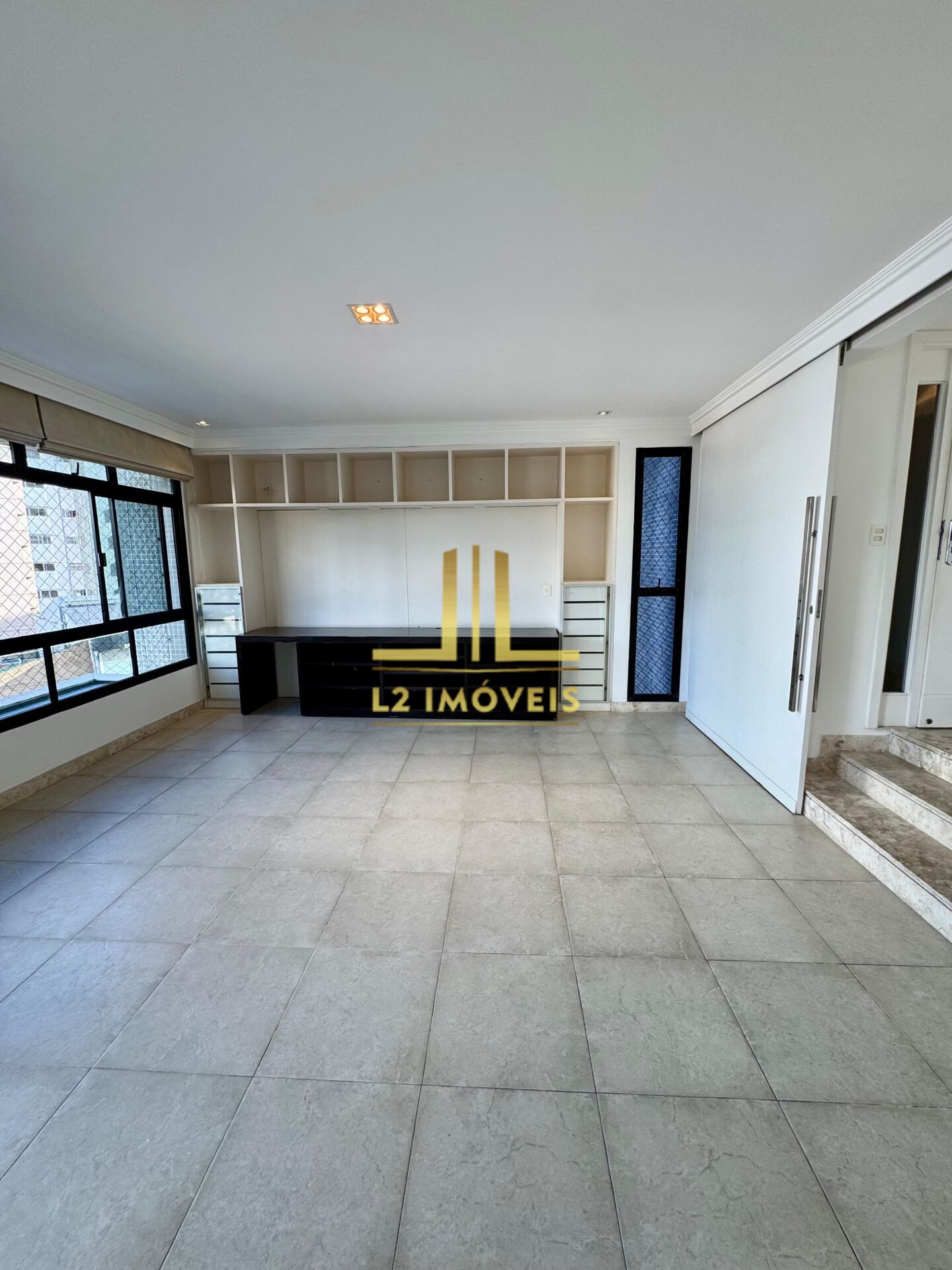 Apartamento à venda com 4 quartos, 234m² - Foto 1
