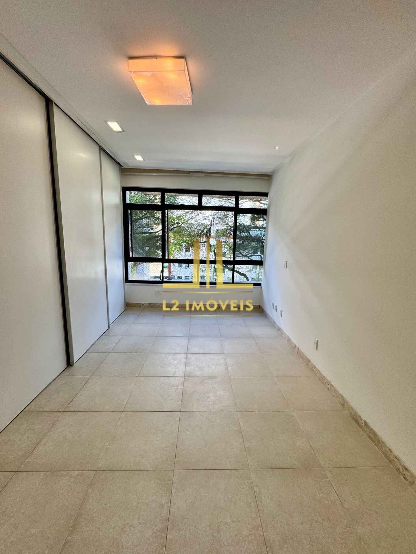Apartamento à venda com 4 quartos, 234m² - Foto 7