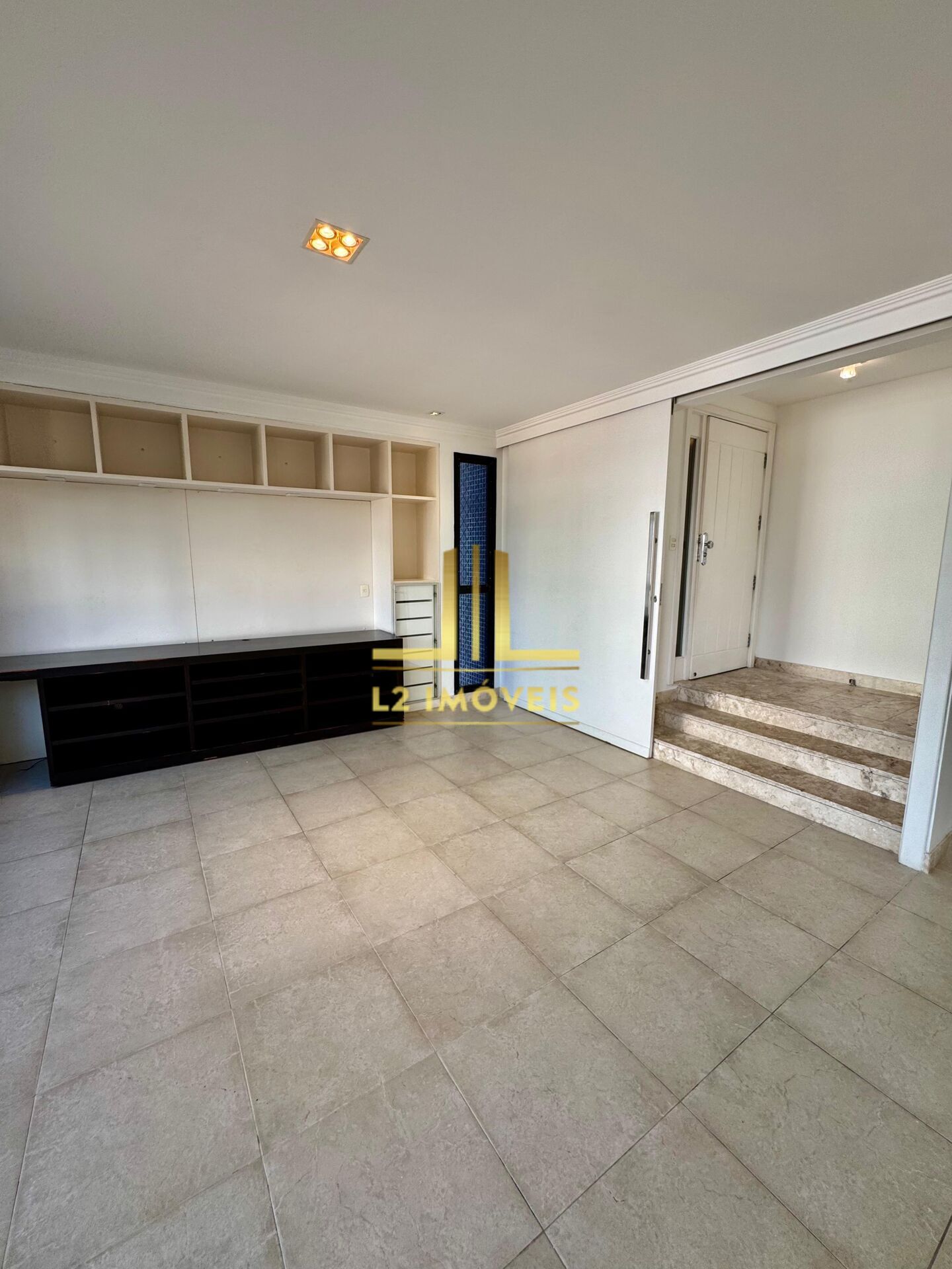 Apartamento à venda com 4 quartos, 234m² - Foto 2