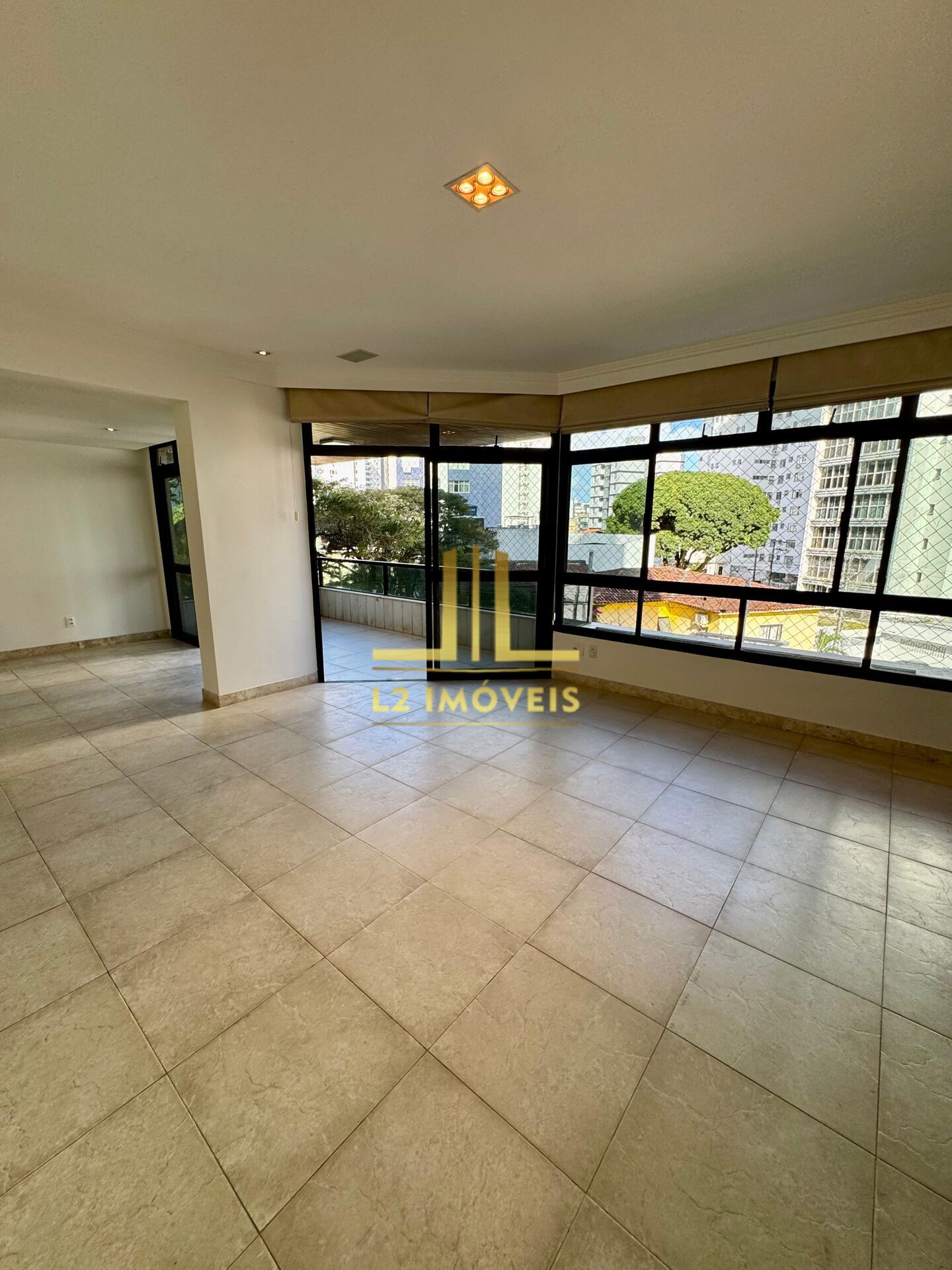 Apartamento à venda com 4 quartos, 234m² - Foto 3