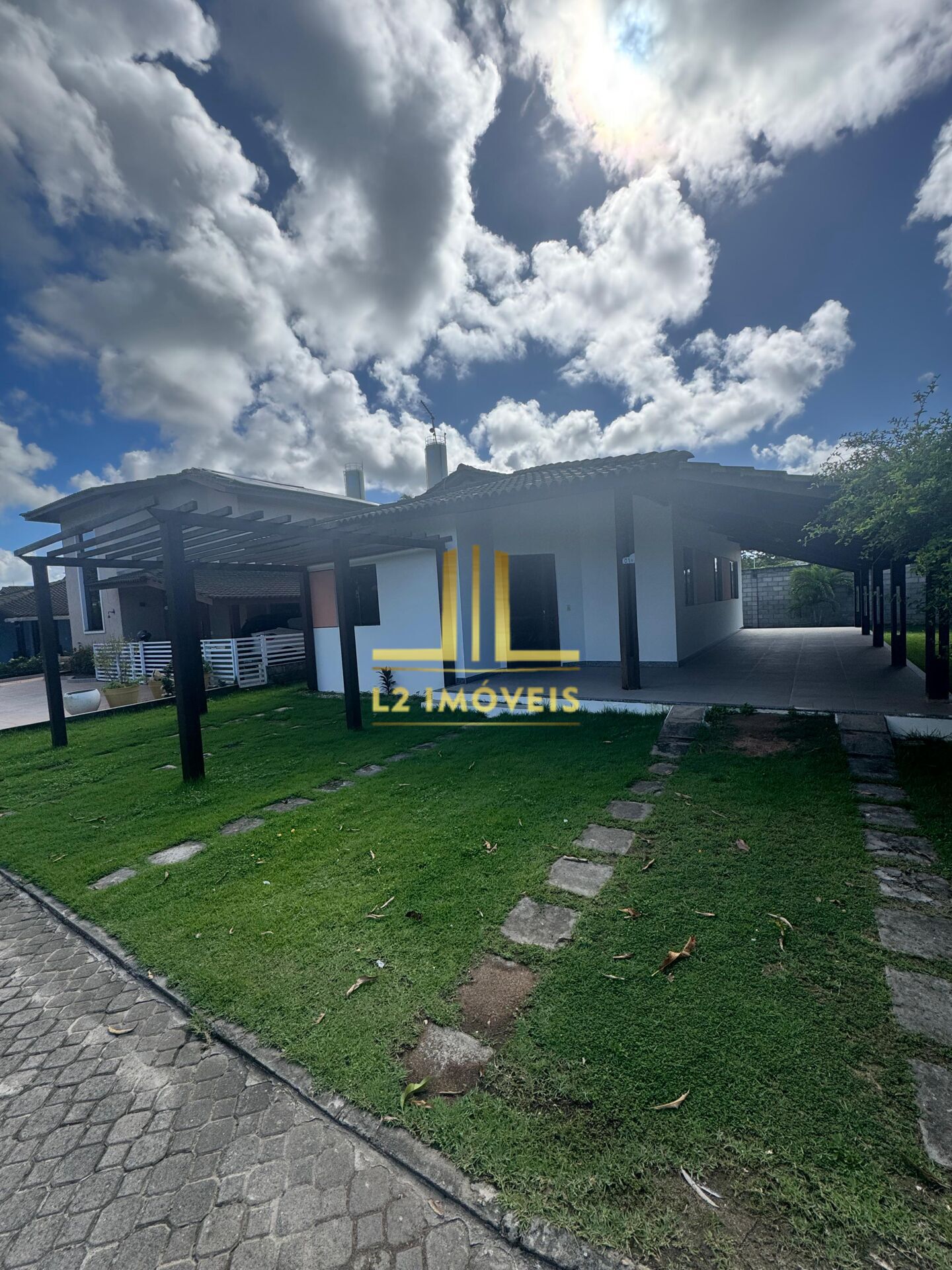 Casa à venda com 3 quartos, 250m² - Foto 1