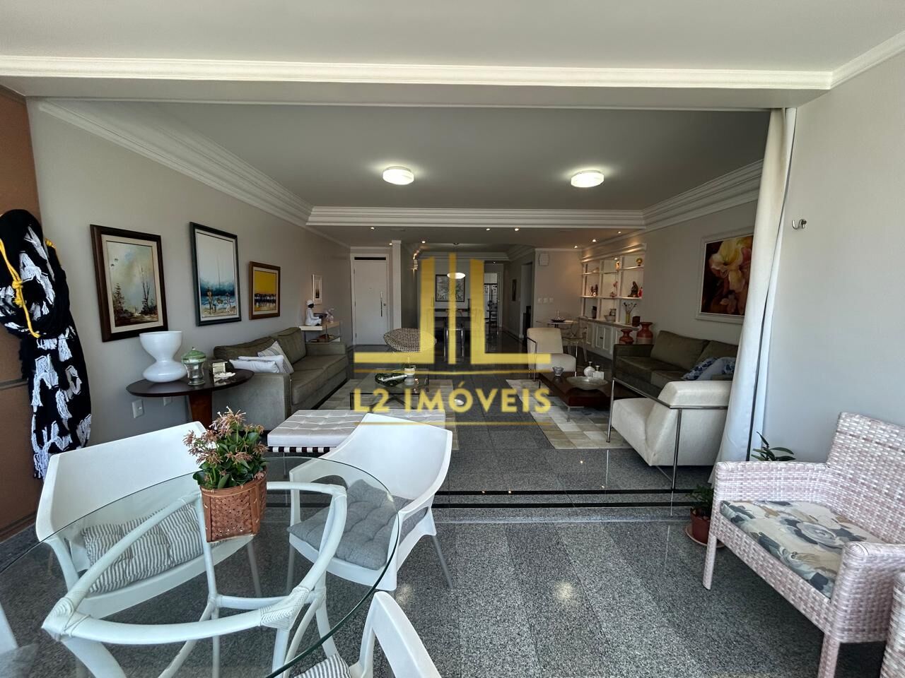 Apartamento à venda com 4 quartos, 212m² - Foto 1