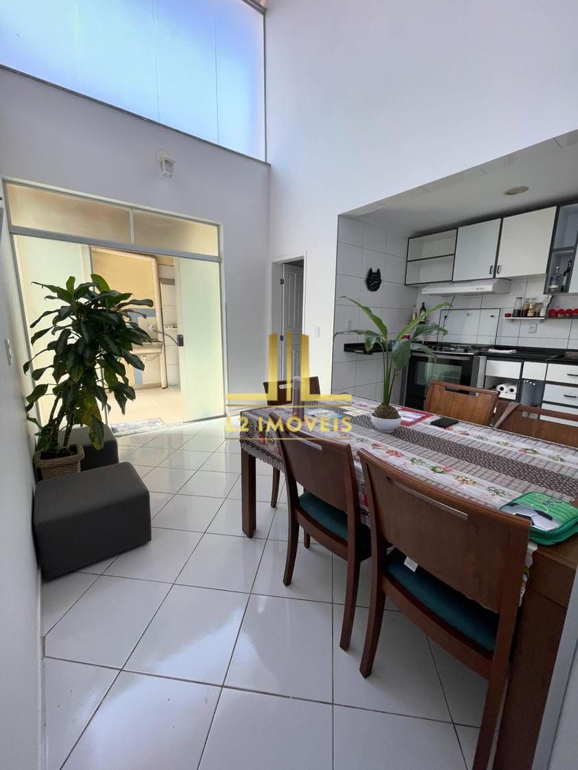 Casa à venda com 4 quartos, 220m² - Foto 8