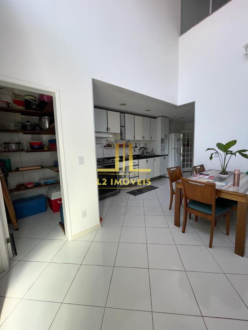 Casa à venda com 4 quartos, 220m² - Foto 11