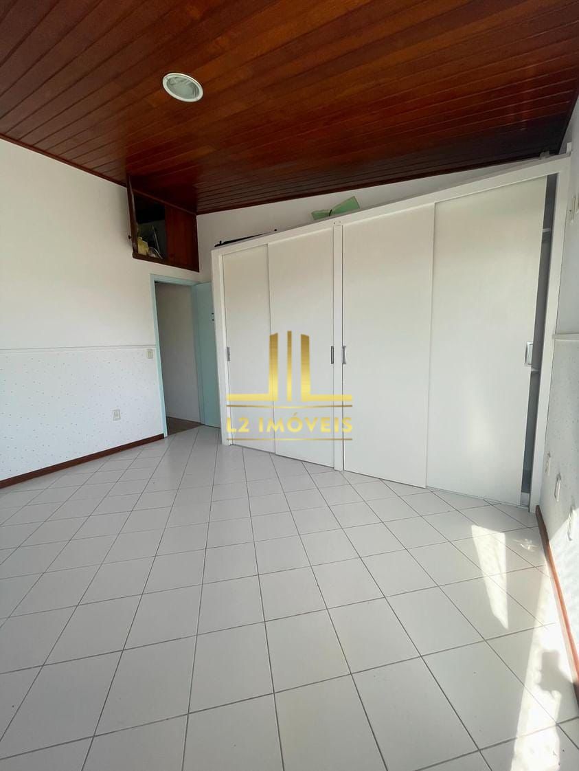 Casa à venda com 4 quartos, 220m² - Foto 17