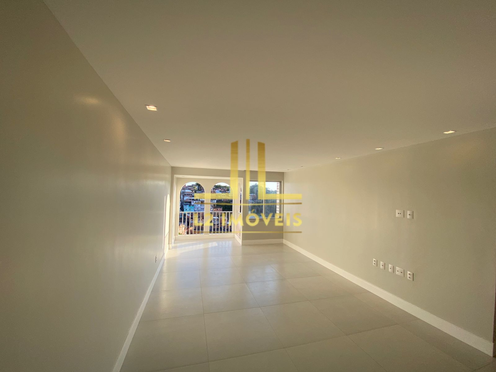 Apartamento à venda com 3 quartos, 110m² - Foto 1