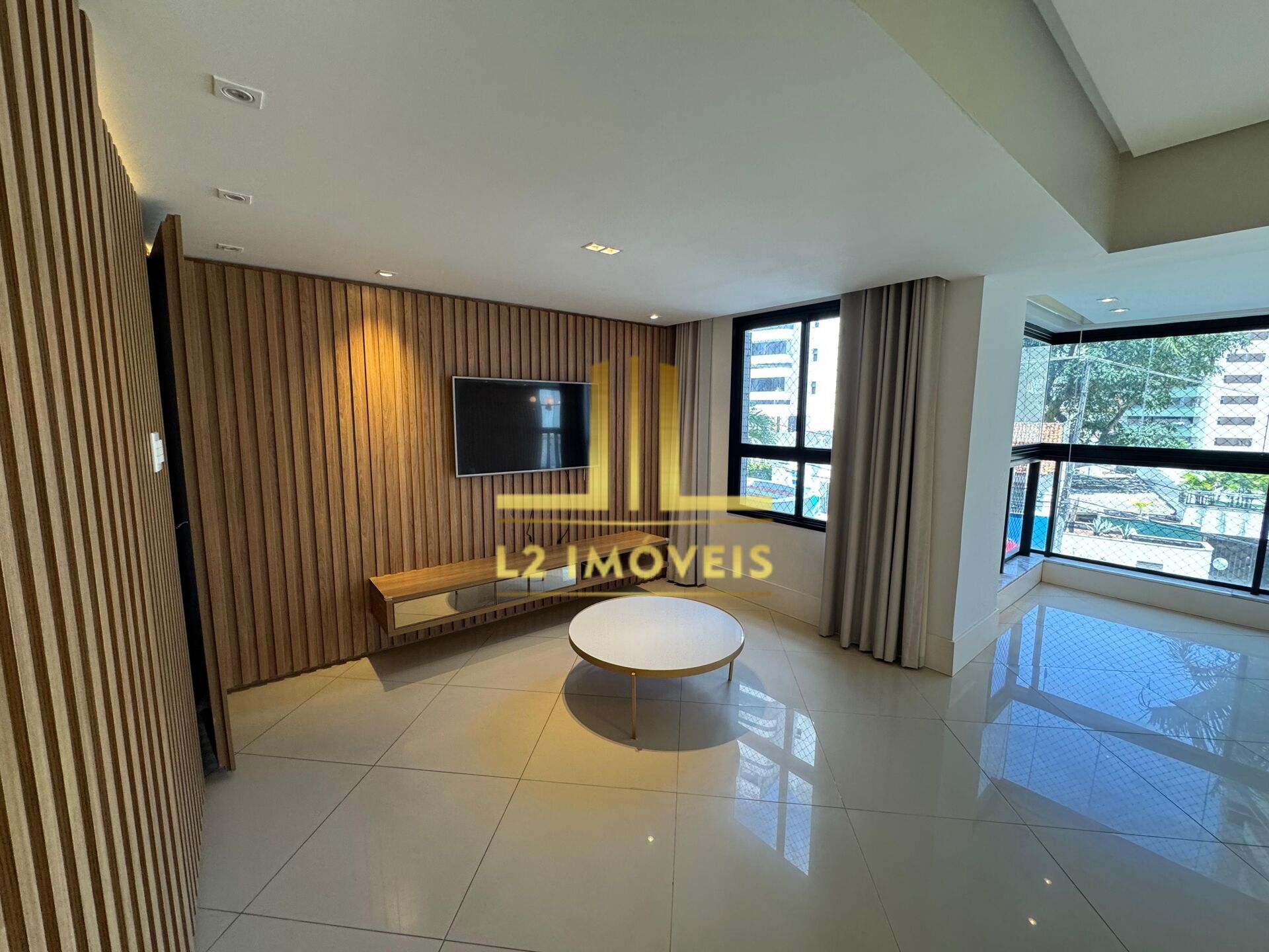 Apartamento à venda com 2 quartos, 105m² - Foto 1