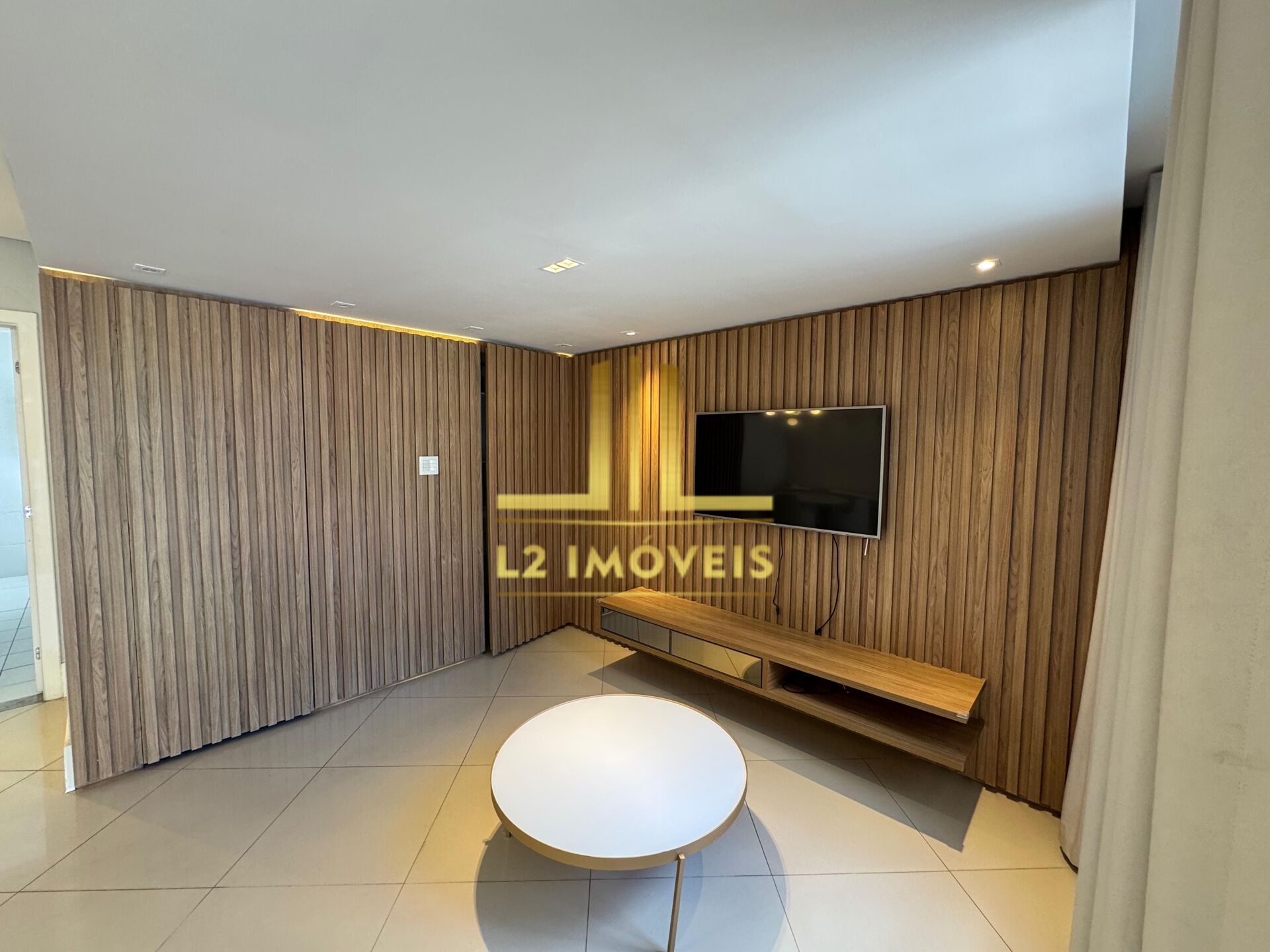 Apartamento à venda com 2 quartos, 105m² - Foto 2