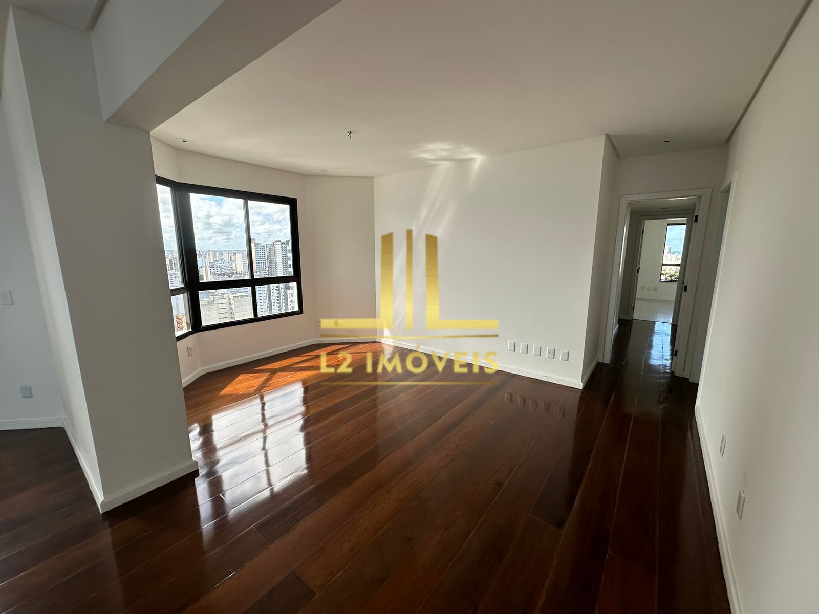 Apartamento à venda com 4 quartos, 250m² - Foto 2